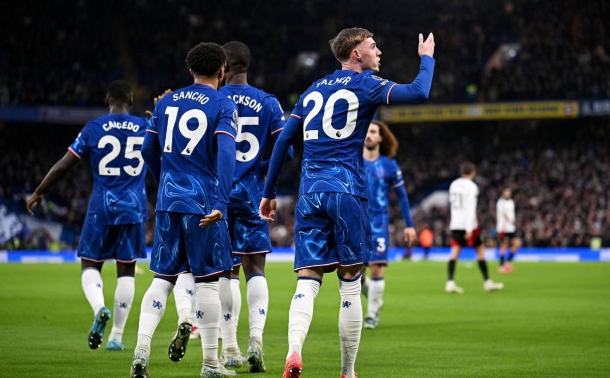 关于离谱！曼城今夜豪取连胜转会期里昂造点机会——法国杯节点到来，今晚山东泰山调整名单以备法国杯的信息